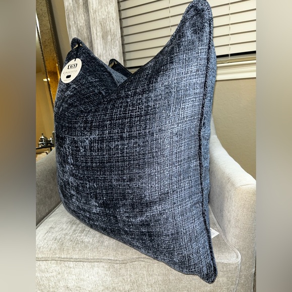 1-NWT CALLISTO HOME TEXTURE DESIGN DECORATIVE THROW PILLOW - Picture 10 of 13